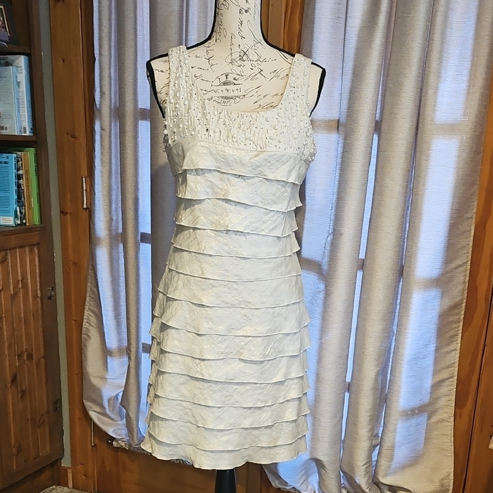 Elegant White Sleeveless Dress